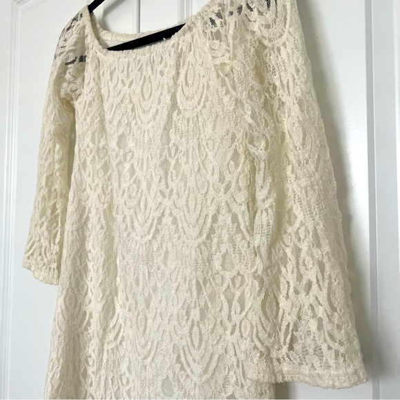 Lace off the shoulder dress - Picture 3 of 3